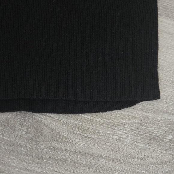 Elegant Black Women's Skirt - Picture 4 of 6